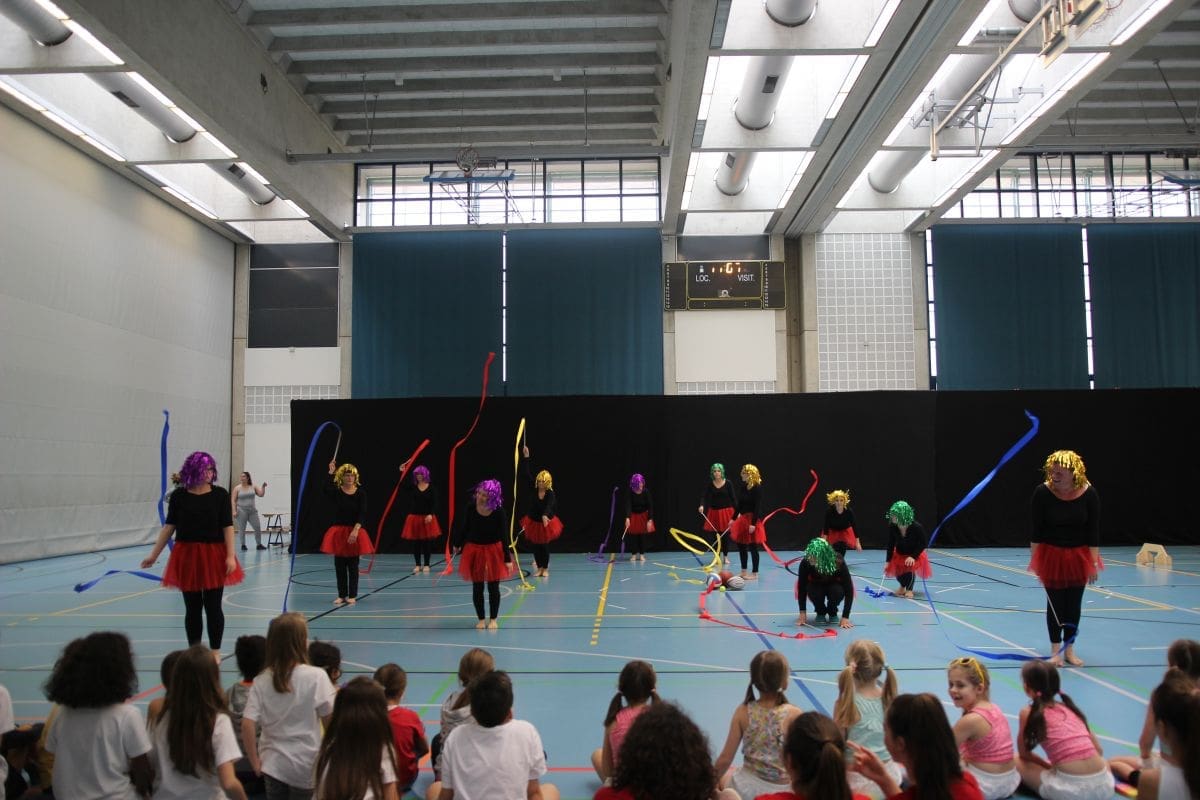 Spectacle de gymnastique de la FSG Gland-AGyA devant les jeunes membres